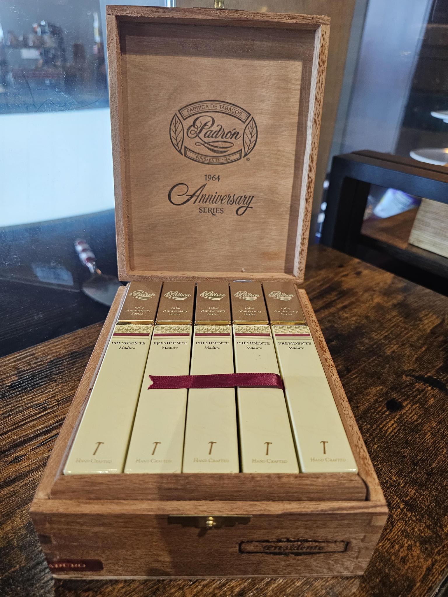 -Padron 1964 Presidente Maduro (Box)
