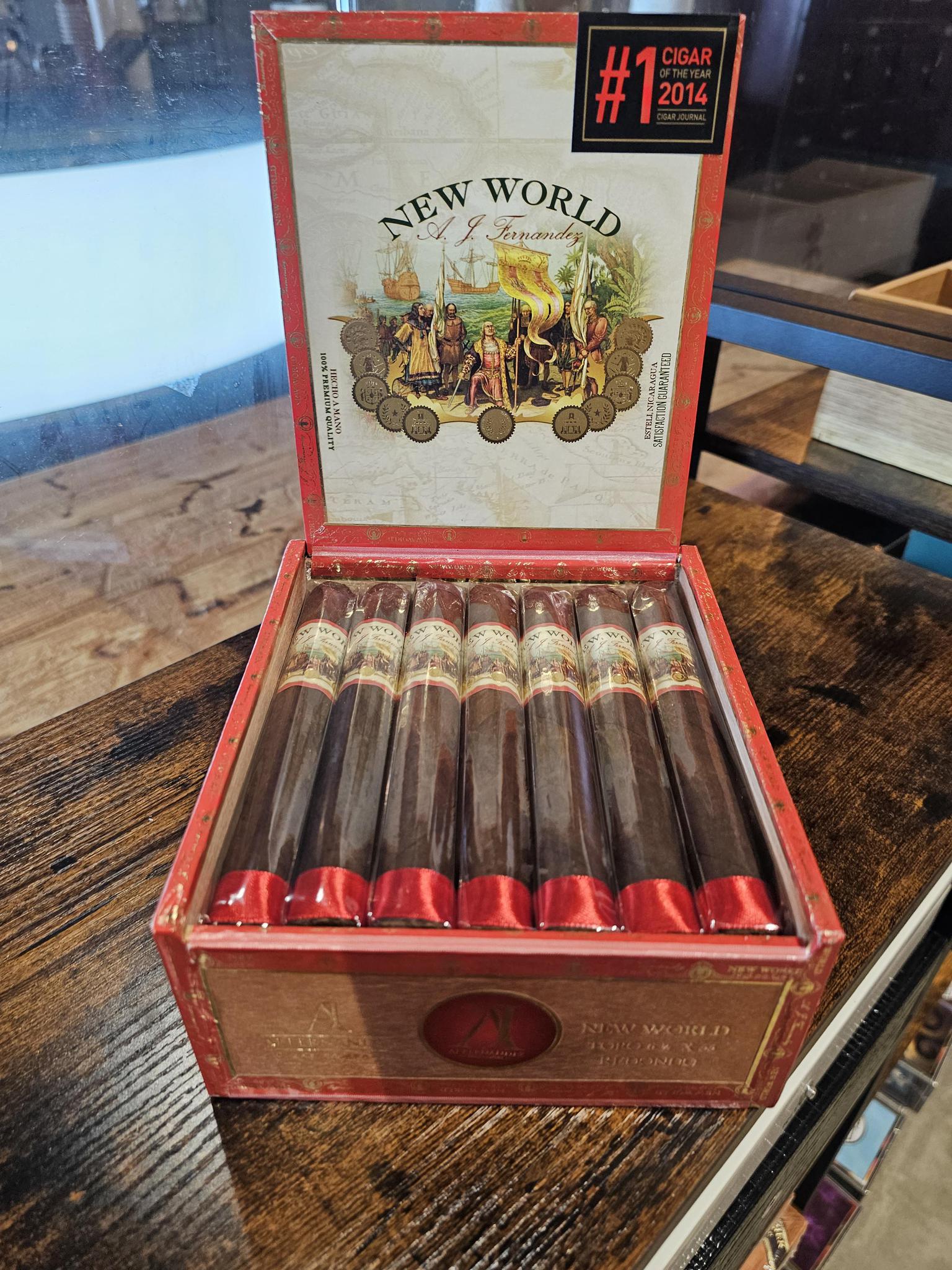 AJF New World Oscuro Toro Redondo